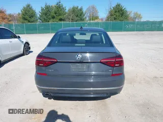 2017 Volkswagen Passat R-Line z VIN 1VWDT7A31HC050245, wystawiony jako IAAI lot #41981476 z przebiegiem 114 246 mil mil oraz . Historia ofert i sprzedaży dostępna na DreamBid. Obrazek 16.