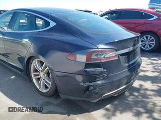 2013 Tesla Model S with VIN 5YJSA1CNXDFP06077, listed as a IAAI auction lot 41958105 with 84,773 mi miles. Bid and sale history available at carsss.com. Image 6.