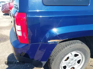 2015 Jeep Patriot Altitude z VIN 1C4NJRBB9FD155170, wystawiony jako IAAI lot #42198709 z przebiegiem 241 947 mil mil oraz . Historia ofert i sprzedaży dostępna na DreamBid. Obrazek 17.