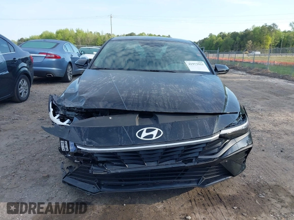 2024 Hyundai Elantra SE z VIN KMHLL4DG7RU798436, wystawiony jako IAAI lot #41973923 z przebiegiem 9 915 mil mil oraz . Historia ofert i sprzedaży dostępna na DreamBid. Obrazek 12.