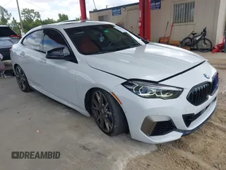2022 BMW 2 Series M235i xDrive z VIN WBA13AL09N7K87203, wystawiony jako IAAI lot #42751315 z przebiegiem 39 237 mil mil oraz . Historia ofert i sprzedaży dostępna na DreamBid. Obrazek 1.