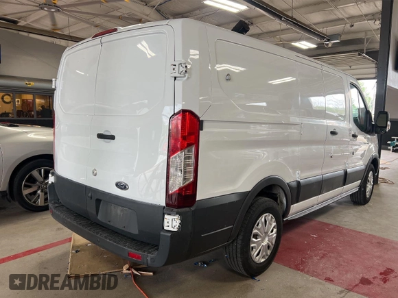 2017 Ford Transit z VIN 1FTYE1ZM1HKA12366, wystawiony jako IAAI lot #42501054 z przebiegiem 199 105 mil mil oraz . Historia ofert i sprzedaży dostępna na DreamBid. Obrazek 19.