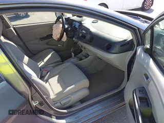 2011 Honda Insight with VIN JHMZE2H3XBS005408, listed as a IAAI auction lot 41747390 with 154,892 mi miles and . Bid and sale history available at DreamBid. Image 5.