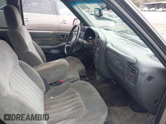 2002 Chevrolet S-10 LS with VIN 1GCCS19W628121477, listed as a IAAI auction lot 41470670 with 257,021 mi miles and . Bid and sale history available at DreamBid. Image 5.
