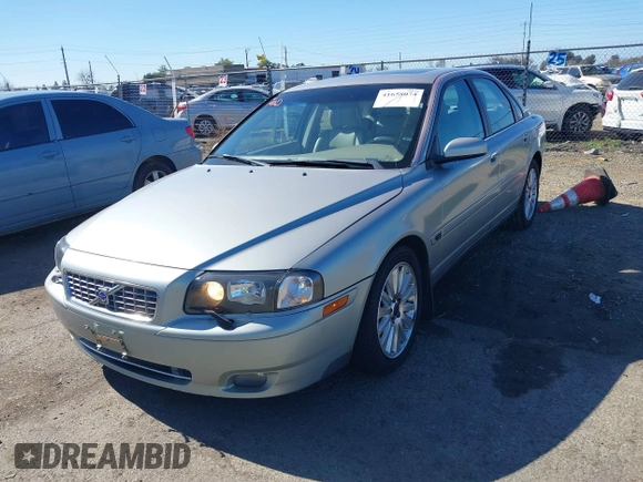 2004 Volvo S80 with VIN YV1TS91Z041376376, listed as a IAAI auction lot 41658074 with 152,894 mi miles. Bid and sale history available at carsss.com. Image 2.