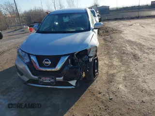 2017 Nissan Rogue S z VIN KNMAT2MV9HP563256, wystawiony jako IAAI lot #41732780 z przebiegiem 135 505 mil mil oraz . Historia ofert i sprzedaży dostępna na DreamBid. Obrazek 12.