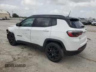 2022 Jeep Compass Latitude with VIN 3C4NJCBB9NT211131, listed as a Copart auction lot 54929515 with 39,506 mi miles and Salvage title. Bid and sale history available at DreamBid. Image 2.