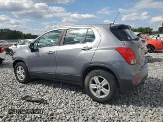 2020 Chevrolet Trax LS z VIN 3GNCJKSB9LL158405, wystawiony jako Copart lot #52347935 z przebiegiem 90 344 mil mil oraz Szkody całkowita. Historia ofert i sprzedaży dostępna na DreamBid. Obrazek 2.