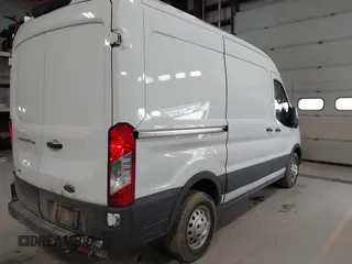 2020 Ford Transit Cargo z VIN 1FTBR2C84LKA08946, wystawiony jako IAAI lot #41716396 z przebiegiem 77 272 mil mil oraz . Historia ofert i sprzedaży dostępna na DreamBid. Obrazek 4.