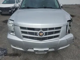 2013 Cadillac Escalade ESV Premium z VIN 1GYS4JEF9DR119791, wystawiony jako Copart lot #72402954 z przebiegiem 146 035 mil mil oraz Czysty tytuł • Clean title. Historia ofert i sprzedaży dostępna na DreamBid. Obrazek 12.
