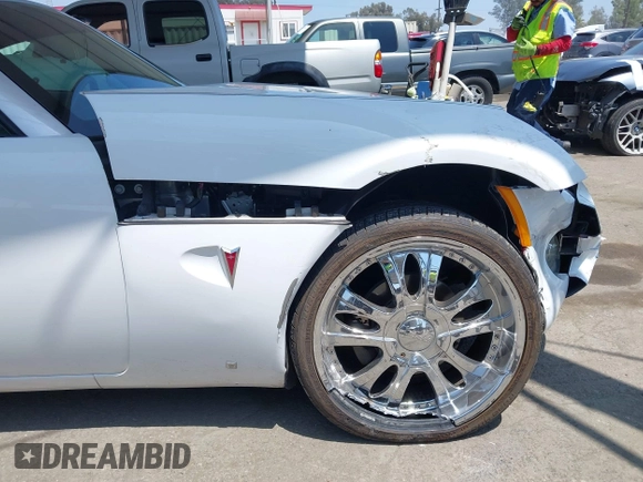 2007 Pontiac Solstice z VIN 1G2MB35B97Y141396, wystawiony jako IAAI lot #42443705 z przebiegiem 118 933 mil mil oraz . Historia ofert i sprzedaży dostępna na DreamBid. Obrazek 12.