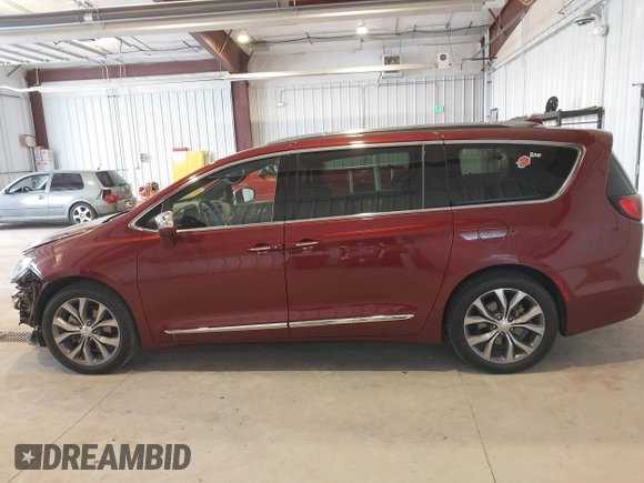 2020 Chrysler Pacifica Limited z VIN 2C4RC1GG8LR240673, wystawiony jako IAAI lot #41899834 z przebiegiem 83 504 mil mil oraz . Historia ofert i sprzedaży dostępna na DreamBid. Obrazek 15.