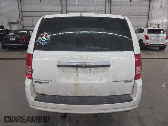 2008 Chrysler Town & Country LX with VIN 2A8HR44H78R671031, listed as a IAAI auction lot 41884932 with 300,502 mi miles. Bid and sale history available at carsss.com. Image 17.