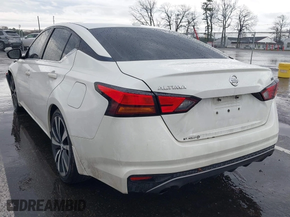 2019 Nissan Altima SR with VIN 1N4BL4CV4KN319945, listed as a IAAI auction lot 41953274 with 131,402 mi miles and . Bid and sale history available at carsss.com. Image 3.