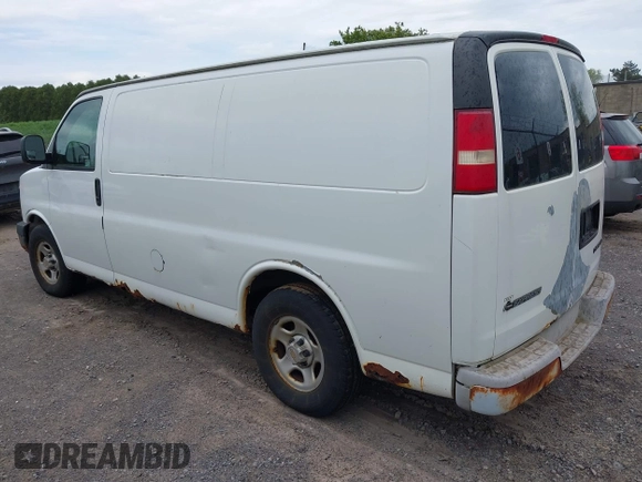 2004 Chevrolet Express Cargo z VIN 1GCFG15XX41150053, wystawiony jako IAAI lot #42236337 z przebiegiem 135 471 mil mil oraz . Historia ofert i sprzedaży dostępna na DreamBid. Obrazek 3.