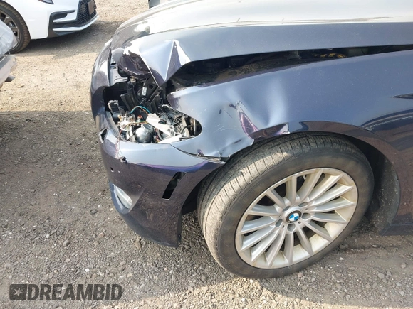 2012 BMW 5 Series 535i xDrive z VIN WBAFU7C55CDU57265, wystawiony jako IAAI lot #42410367 z przebiegiem 265 623 mil mil oraz . Historia ofert i sprzedaży dostępna na DreamBid. Obrazek 12.