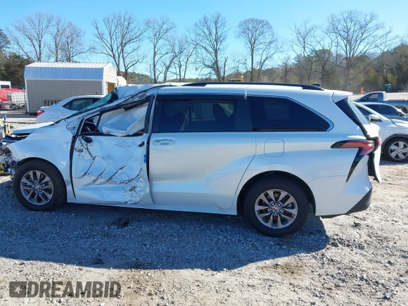 2022 Toyota Sienna XLE with VIN 5TDYRKEC1NS136293, listed as a IAAI auction lot 41694404 with 155,772 mi miles. Bid and sale history available at carsss.com. Image 14.