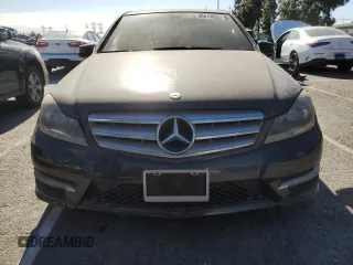 2012 Mercedes-Benz C 250 Sport z VIN WDDGF4HB9CR196617, wystawiony jako Copart lot #88819825 z przebiegiem Nie podano mil oraz Szkoda całkowita • Salvage title. Historia ofert i sprzedaży dostępna na DreamBid. Obrazek 5.