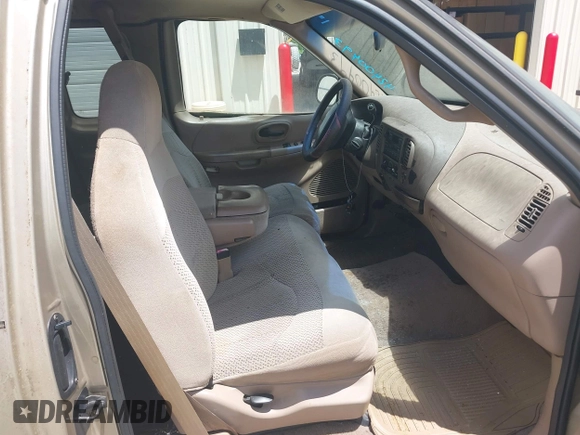 1999 Ford F-150 XL z VIN 1FTRX17LXXNB88516, wystawiony jako IAAI lot #42400493 z przebiegiem 254 085 mil mil oraz . Historia ofert i sprzedaży dostępna na DreamBid. Obrazek 5.