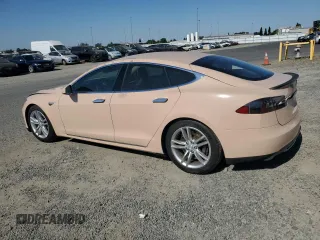 2013 Tesla Model S z VIN 5YJSA1CN6DFP03404, wystawiony jako Copart lot #60239535 z przebiegiem 103 800 mil mil oraz Czysty tytuł • Clean title. Historia ofert i sprzedaży dostępna na DreamBid. Obrazek 2.