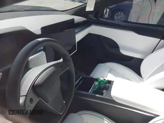 2023 Tesla Model S Plaid с VIN 5YJSA1E61PF525637, выставлен на аукционе IAAI как лот 42045459 с пробегом Не указан миль и . История ставок и продаж доступна на DreamBid. Изображение 7.