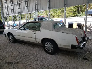 1983 Cadillac Eldorado z VIN 1G6AL5787DE628931, wystawiony jako Copart lot #73113774 z przebiegiem 28 559 mil mil oraz Tytuł czysty. Historia ofert i sprzedaży dostępna na DreamBid. Obrazek 2.