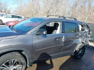 2019 Toyota Highlander LE with VIN 5TDBZRFH7KS978415, listed as a IAAI auction lot 41653130 with 101,245 mi miles and . Bid and sale history available at DreamBid. Image 6.