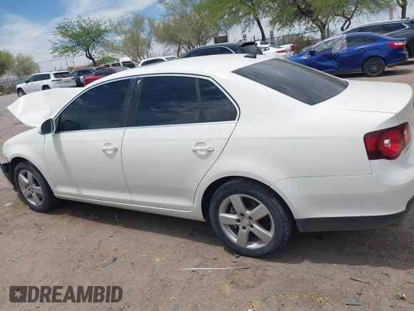 2008 Volkswagen Jetta SE z VIN 3VWRM71K38M176776, wystawiony jako IAAI lot #42244339 z przebiegiem 183 673 mil mil oraz . Historia ofert i sprzedaży dostępna na DreamBid. Obrazek 13.