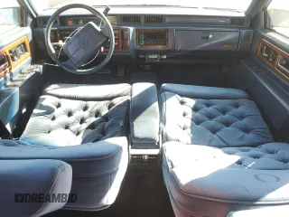 1992 Cadillac Fleetwood z VIN 1G6CB53B4N4301200, wystawiony jako Copart lot #71384554 z przebiegiem 115 430 mil mil oraz Tytuł czysty. Historia ofert i sprzedaży dostępna na DreamBid. Obrazek 8.