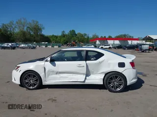 2011 Scion tC z VIN JTKJF5C73B3013201, wystawiony jako IAAI lot #42137431 z przebiegiem 157 352 mil mil oraz . Historia ofert i sprzedaży dostępna na DreamBid. Obrazek 14.