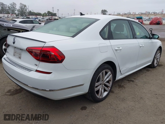 2019 Volkswagen Passat Wolfsburg Edition z VIN 1VWLA7A38KC004758, wystawiony jako IAAI lot #42404110 z przebiegiem 71 694 mil mil oraz . Historia ofert i sprzedaży dostępna na DreamBid. Obrazek 4.