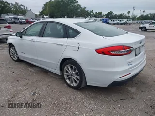 2019 Ford Fusion SE with VIN 3FA6P0LU4KR204801, listed as a IAAI auction lot 41977106 with 101,675 mi miles. Bid and sale history available at carsss.com. Image 3.
