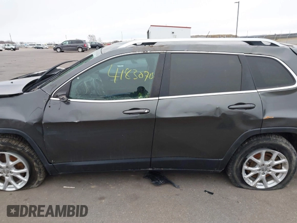 2015 Jeep Cherokee Latitude with VIN 1C4PJMCS2FW755219, listed as a IAAI auction lot 41830715 with 113,097 mi miles. Bid and sale history available at carsss.com. Image 14.