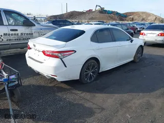 2020 Toyota Camry SE with VIN 4T1G11AKXLU983800, listed as a IAAI auction lot 41422524 with 337,897 mi miles. Bid and sale history available at carsss.com. Image 4.