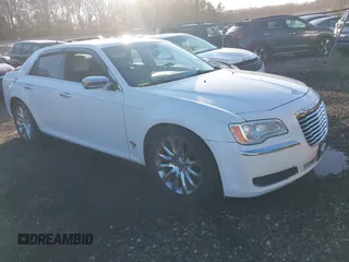 2014 Chrysler 300 z VIN 2C3CCAAG4EH344363, wystawiony jako IAAI lot #41110517 z przebiegiem 184 298 mil mil oraz . Historia ofert i sprzedaży dostępna na DreamBid. Obrazek 1.