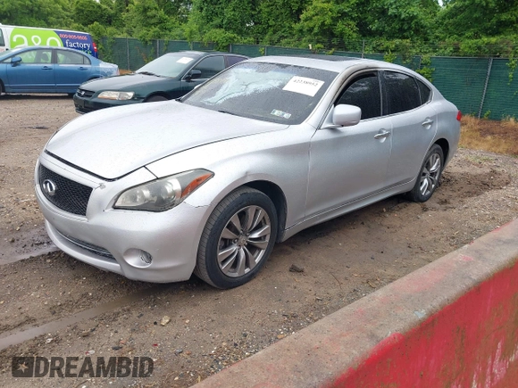 2013 Infiniti M with VIN JN1BY1AR3DM601425, listed as a IAAI auction lot 42238952 with 180,023 mi miles and . Bid and sale history available at DreamBid. Image 2.