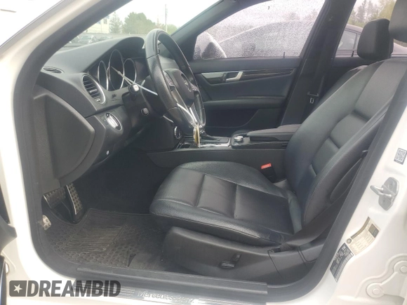 2013 Mercedes-Benz C 300 Sport с VIN WDDGF8AB8DA823681, выставлен на аукционе Copart как лот 56145985 с пробегом 112 949 миль миль и Списание • Salvage title. История ставок и продаж доступна на DreamBid. Изображение 7.
