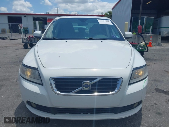 2010 Volvo S40 z VIN YV1382MS1A2502044, wystawiony jako IAAI lot #42189521 z przebiegiem 237 777 mil mil oraz . Historia ofert i sprzedaży dostępna na DreamBid. Obrazek 12.