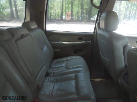 2003 Chevrolet Suburban LS with VIN 3GNEC16Z73G281147, listed as a IAAI auction lot 42048743 with 314,477 mi miles. Bid and sale history available at carsss.com. Image 8.