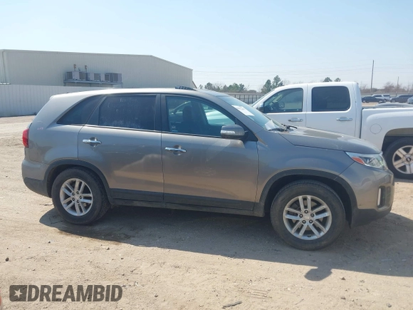 2015 Kia Sorento LX with VIN 5XYKT4A66FG625788, listed as a IAAI auction lot 41692243 with 131,182 mi miles. Bid and sale history available at carsss.com. Image 13.