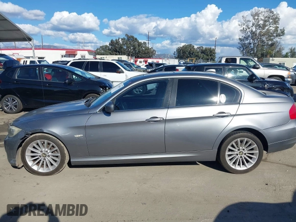 2011 BMW 3 Series 335i xDrive с VIN WBAPL5C54BA916829, выставлен на аукционе IAAI как лот 41760447 с пробегом 133 057 миль миль и . История ставок и продаж доступна на DreamBid. Изображение 14.