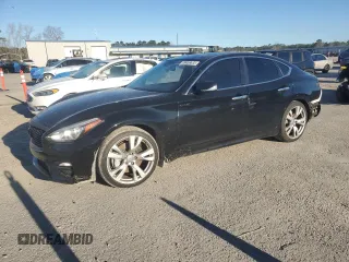 2016 Infiniti Q70 z VIN JN1BY1APXGM220187, wystawiony jako Copart lot #49458635 z przebiegiem 103 529 mil mil oraz Szkody całkowita. Historia ofert i sprzedaży dostępna na DreamBid. Obrazek 1.