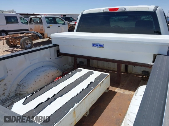 2017 Ford F-250 XLT z VIN 1FT7X2B67HEB14146, wystawiony jako IAAI lot #42256811 z przebiegiem 121 617 mil mil oraz . Historia ofert i sprzedaży dostępna na DreamBid. Obrazek 17.