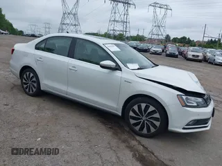 2015 Volkswagen Jetta Hybrid SEL Premium with VIN 3VW637AJXFM307549, listed as a IAAI auction lot 42450687 with 117,704 mi miles and . Bid and sale history available at DreamBid. Image 1.