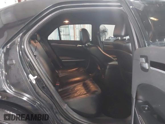 2019 Chrysler 300 with VIN 2C3CCABG6KH617913, listed as a IAAI auction lot 41558437 with 113,073 mi miles. Bid and sale history available at carsss.com. Image 8.