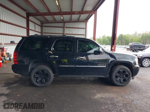 2009 Chevrolet Tahoe LTZ z VIN 1GNFK330X9R219064, wystawiony jako IAAI lot #42261154 z przebiegiem 125 511 mil mil oraz . Historia ofert i sprzedaży dostępna na DreamBid. Obrazek 13.