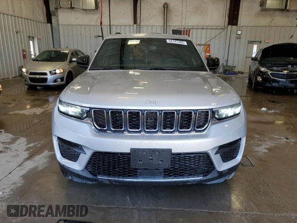 2024 Jeep Grand Cherokee Laredo z VIN 1C4RJHAG0RC159708, wystawiony jako Copart lot #56147465 z przebiegiem 7 221 mil mil oraz Szkoda całkowita • Salvage title. Historia ofert i sprzedaży dostępna na DreamBid. Obrazek 5.