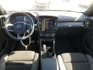 2022 Volvo XC40 R-Design z VIN YV4AC2HM4N2789180, wystawiony jako Copart lot #39333823 z przebiegiem 527 mil mil oraz . Historia ofert i sprzedaży dostępna na DreamBid. Obrazek 8.