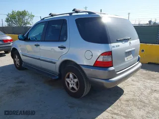 1999 Mercedes-Benz M-Class with VIN 4JGAB54E6XA144914, listed as a IAAI auction lot 42072406 with 125,901 mi miles. Bid and sale history available at carsss.com. Image 3.