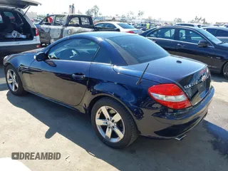 2007 Mercedes-Benz SLK 280 z VIN WDBWK54F67F147056, wystawiony jako IAAI lot #41844751 z przebiegiem 166 042 mil mil oraz . Historia ofert i sprzedaży dostępna na DreamBid. Obrazek 3.